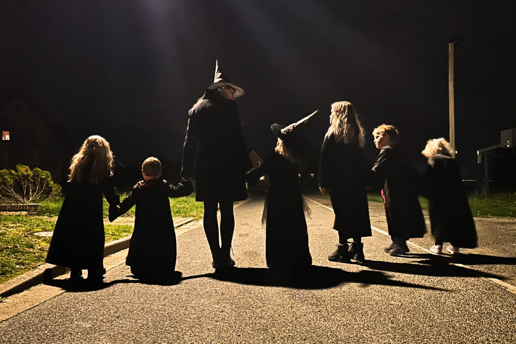 Halloween auf dem Familienhof Hörnchen – wenn Gemeinschaft im Dunkeln leuchtet